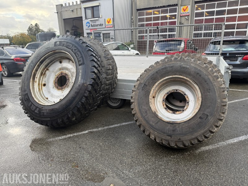 4 stk. Nokian TRI 2 – vinterhjul med felg (480/80R38 + 440/80R24) - Селскостопанска техника: снимка 1 4 stk. Nokian TRI 2 – vinterhjul med felg (480/80R38 + 440/80R24) - Селскостопанска техника: снимка 1