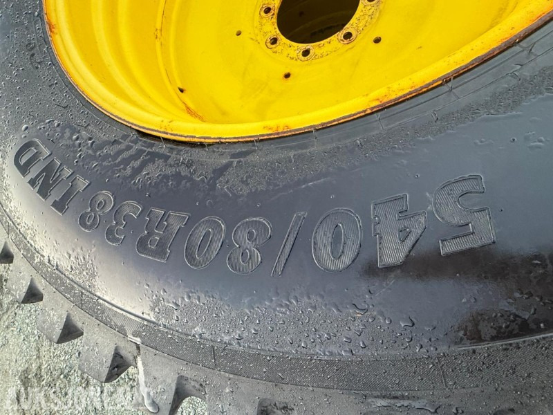 BKT 540/80 R38 440/80 R28 Piggdekk stått JD - Селскостопанска техника: снимка 3 BKT 540/80 R38 440/80 R28 Piggdekk stått JD - Селскостопанска техника: снимка 3