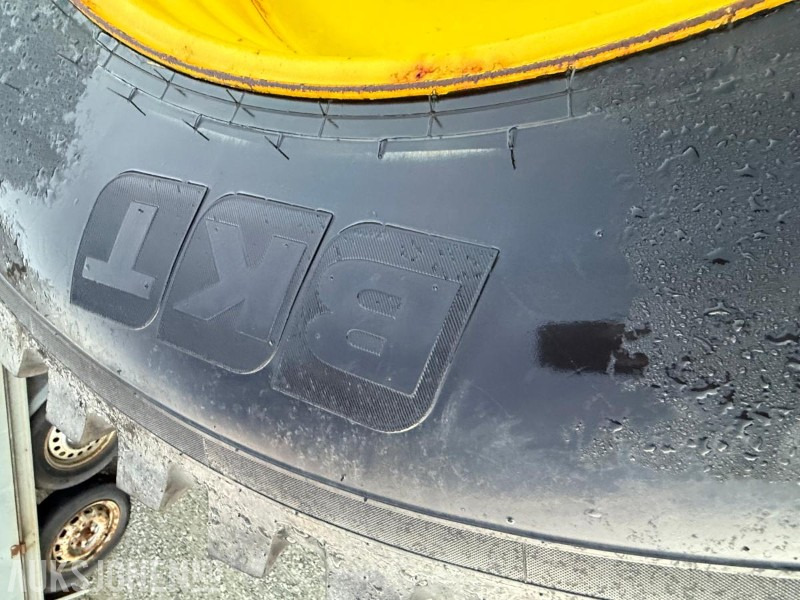 BKT 540/80 R38 440/80 R28 Piggdekk stått JD - Селскостопанска техника: снимка 2 BKT 540/80 R38 440/80 R28 Piggdekk stått JD - Селскостопанска техника: снимка 2