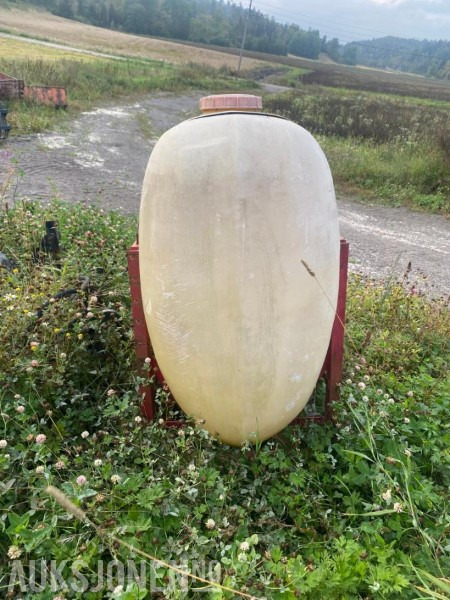 Hardi front tank - Селскостопанска техника: снимка 2 Hardi front tank - Селскостопанска техника: снимка 2