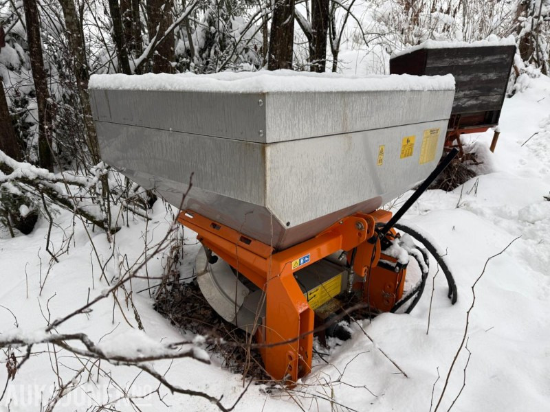 Kosmo Strøkasse 1000L m/Høye karmer - Селскостопанска техника: снимка 3 Kosmo Strøkasse 1000L m/Høye karmer - Селскостопанска техника: снимка 3