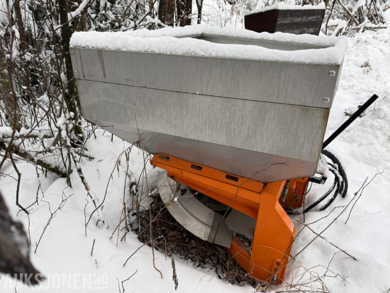 Kosmo Strøkasse 1000L m/Høye karmer - Селскостопанска техника: снимка 4 Kosmo Strøkasse 1000L m/Høye karmer - Селскостопанска техника: снимка 4