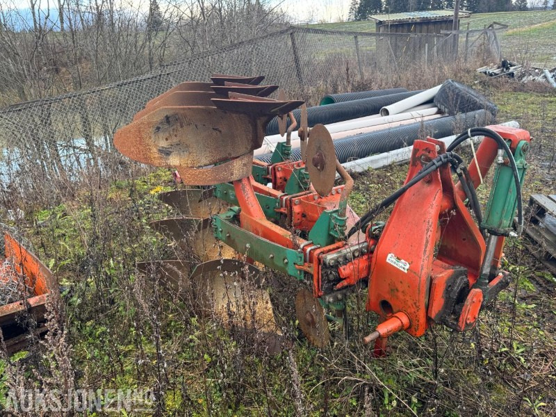 Kverneland vendeplog / 3-skjærs - Селскостопанска техника: снимка 1 Kverneland vendeplog / 3-skjærs - Селскостопанска техника: снимка 1