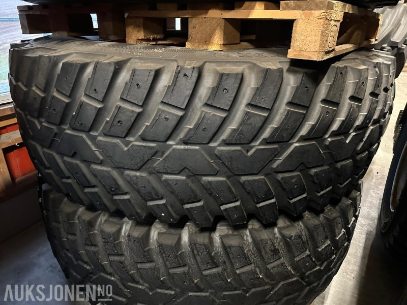Piggdekksett til 900-serien – 620/80R42 + 480/80R34 – Klare for vinter - Селскостопанска техника: снимка 2 Piggdekksett til 900-serien – 620/80R42 + 480/80R34 – Klare for vinter - Селскостопанска техника: снимка 2