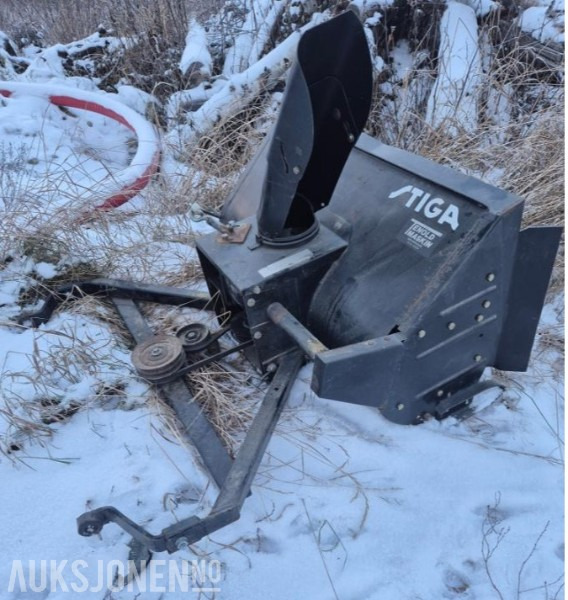 Селскостопанска техника Stiga Snøfres til plentraktor, brukt på Stiga Park: снимка 1