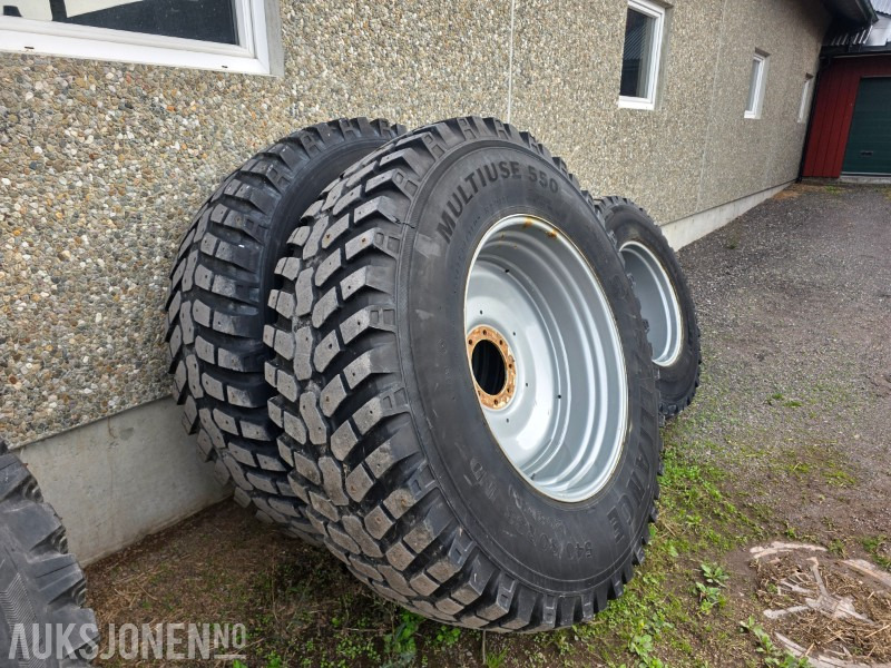 Traktordekk - Stått på John Deere 6930 - Селскостопанска техника: снимка 2 Traktordekk - Stått på John Deere 6930 - Селскостопанска техника: снимка 2