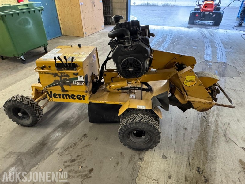 Vermeer SC252 | bensindrevet stubbefreser| hydraulisk drift og styring - Селскостопанска техника: снимка 3 Vermeer SC252 | bensindrevet stubbefreser| hydraulisk drift og styring - Селскостопанска техника: снимка 3