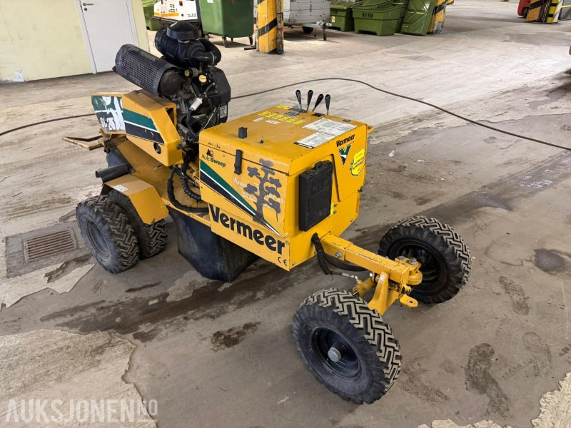 Vermeer SC252 | bensindrevet stubbefreser| hydraulisk drift og styring - Селскостопанска техника: снимка 5 Vermeer SC252 | bensindrevet stubbefreser| hydraulisk drift og styring - Селскостопанска техника: снимка 5
