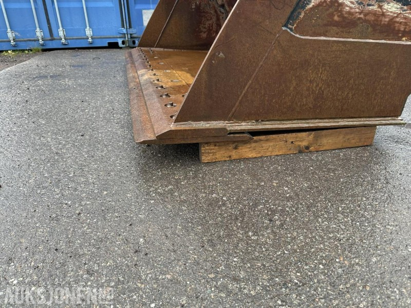 UFO Lasteskuff 2500L BM-feste - Строително оборудване: снимка 3 UFO Lasteskuff 2500L BM-feste - Строително оборудване: снимка 3