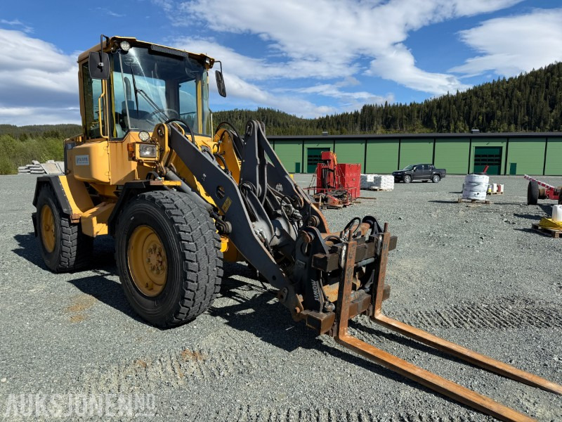 VOLVO L50D Hjullaster m/ pallegaffel og ny skuff - Колесен товарач: снимка 2 VOLVO L50D Hjullaster m/ pallegaffel og ny skuff - Колесен товарач: снимка 2