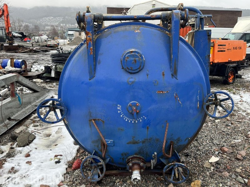 Vanntank på krokramme - Строително оборудване: снимка 3 Vanntank på krokramme - Строително оборудване: снимка 3