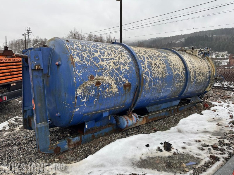 Vanntank på krokramme - Строително оборудване: снимка 1 Vanntank på krokramme - Строително оборудване: снимка 1