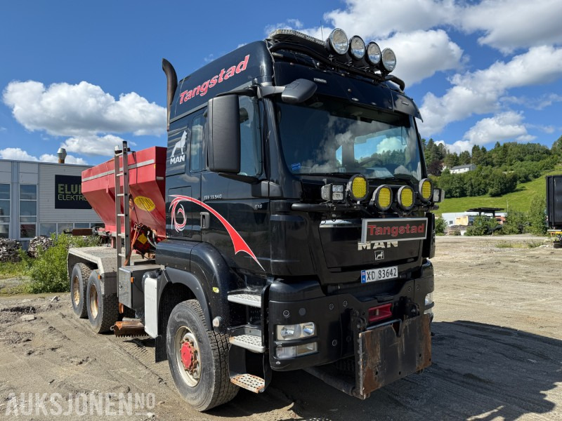 2012 MAN TGS 33.540 6x6 brøyterigget kombibil med Bredal Strøer - Влекач: снимка 2 2012 MAN TGS 33.540 6x6 brøyterigget kombibil med Bredal Strøer - Влекач: снимка 2