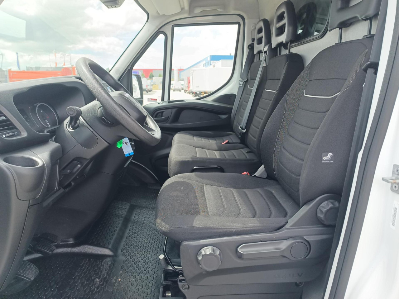 IVECO Daily 35S16V - Товарен бус: снимка 4 IVECO Daily 35S16V - Товарен бус: снимка 4