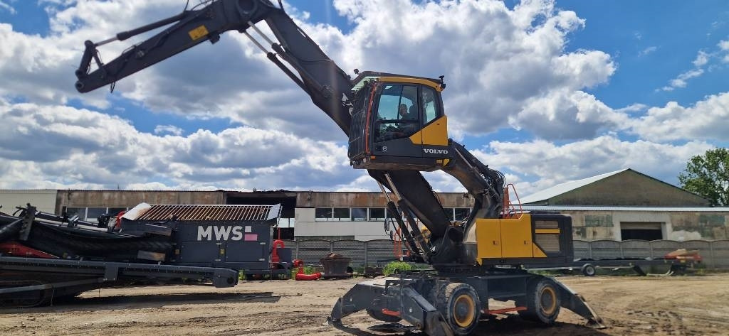 Volvo EW 240 E MH - Багер за манипулиране на материали: снимка 1 Volvo EW 240 E MH - Багер за манипулиране на материали: снимка 1