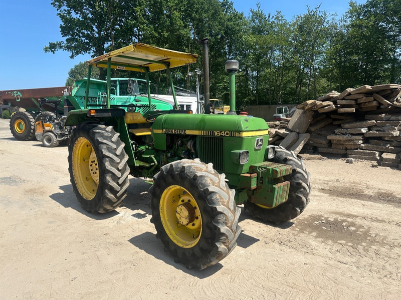John Deere 1640 4x4 - Трактор с високо шаси: снимка 2 John Deere 1640 4x4 - Трактор с високо шаси: снимка 2