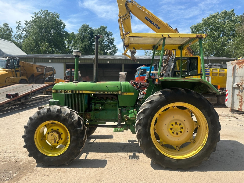 John Deere 1640 4x4 - Трактор с високо шаси: снимка 3 John Deere 1640 4x4 - Трактор с високо шаси: снимка 3