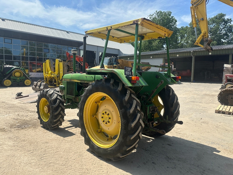 John Deere 1640 4x4 - Трактор с високо шаси: снимка 5 John Deere 1640 4x4 - Трактор с високо шаси: снимка 5
