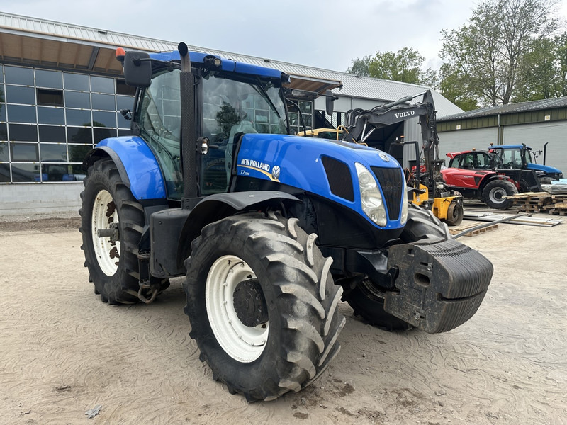 New Holland T7.235 - Трактор: снимка 2 New Holland T7.235 - Трактор: снимка 2