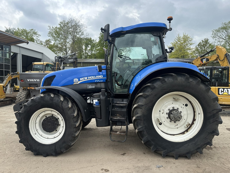 New Holland T7.235 - Трактор: снимка 3 New Holland T7.235 - Трактор: снимка 3