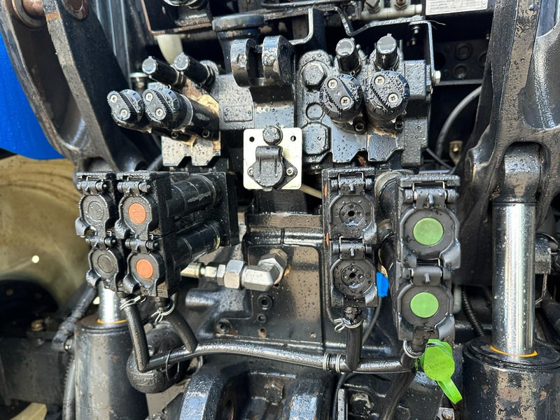 Трактор New Holland T7.235 Power Command: снимка 19