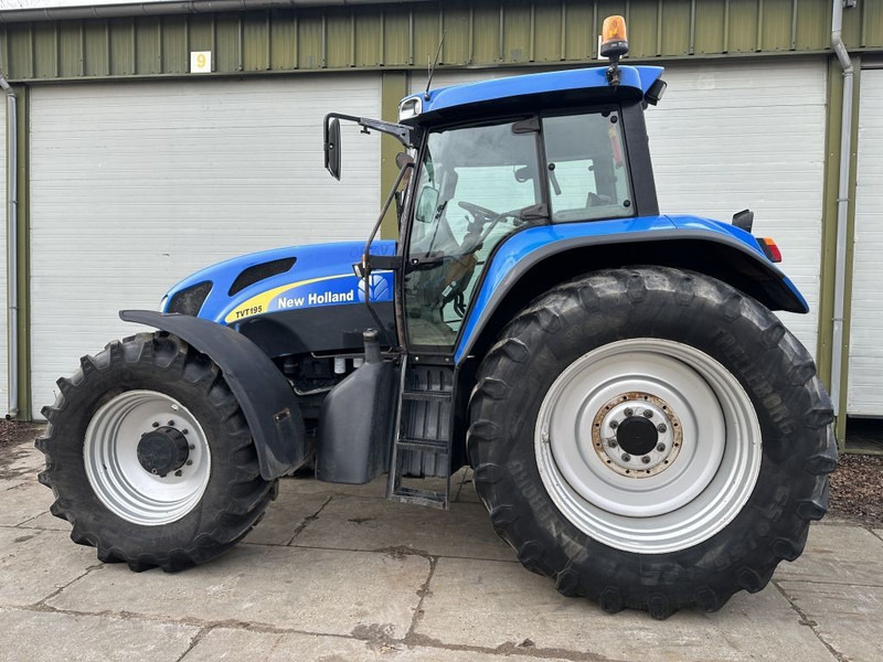 New Holland TVT 195 Dutch registration - Трактор: снимка 2 New Holland TVT 195 Dutch registration - Трактор: снимка 2