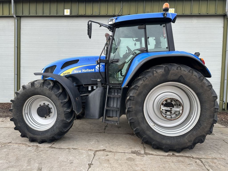 New Holland TVT 195 Dutch registration - Трактор: снимка 2 New Holland TVT 195 Dutch registration - Трактор: снимка 2