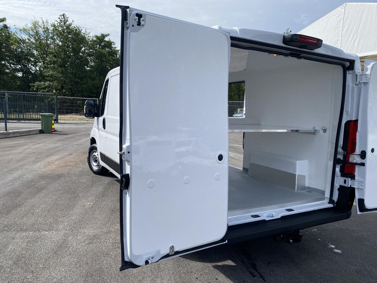 FIAT DUCATO L2H1 140PS | ISOLIERUNG OHNE KÜHLAGGREGAT - Хладилен бус: снимка 4 FIAT DUCATO L2H1 140PS | ISOLIERUNG OHNE KÜHLAGGREGAT - Хладилен бус: снимка 4