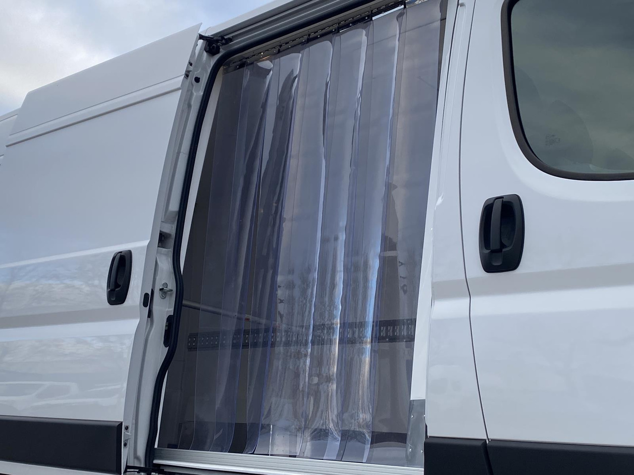 FIAT DUCATO L3H2 180PS BASE HEAVY / FRISCHDIENST + XARIOS 300 12-380V + Heizung - Хладилен бус: снимка 5 FIAT DUCATO L3H2 180PS BASE HEAVY / FRISCHDIENST + XARIOS 300 12-380V + Heizung - Хладилен бус: снимка 5