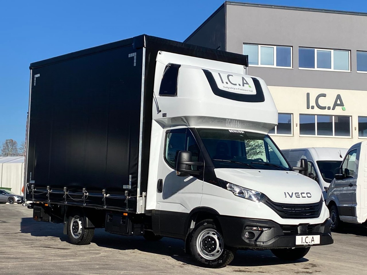 IVECO DAILY 35S18HP D30C | PRITSCHE PLANE + SCHLAFKABINE + LADERAMPE - Брезентов бус: снимка 1 IVECO DAILY 35S18HP D30C | PRITSCHE PLANE + SCHLAFKABINE + LADERAMPE - Брезентов бус: снимка 1