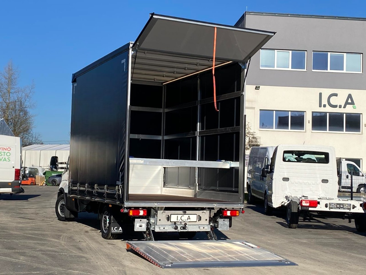 IVECO DAILY 35S18HP D30C | PRITSCHE PLANE + SCHLAFKABINE + LADERAMPE - Брезентов бус: снимка 4 IVECO DAILY 35S18HP D30C | PRITSCHE PLANE + SCHLAFKABINE + LADERAMPE - Брезентов бус: снимка 4