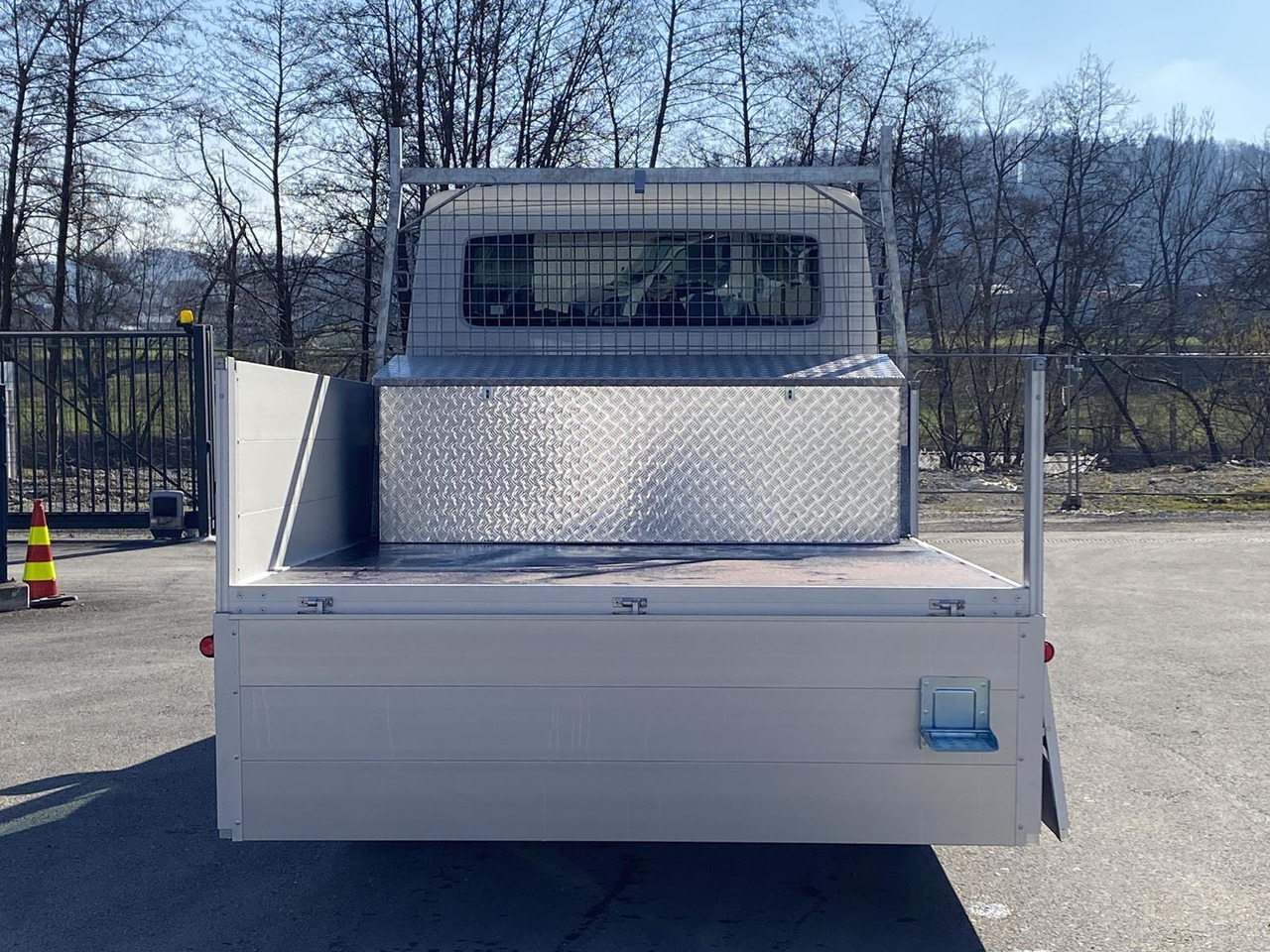 Лизинг на MAN TGE 3.180 DOKA 1+6 3640MM | OFFENE PRITSCHE + ALU KOFFER AUF DER PRITSCHE MAN TGE 3.180 DOKA 1+6 3640MM | OFFENE PRITSCHE + ALU KOFFER AUF DER PRITSCHE: снимка 17