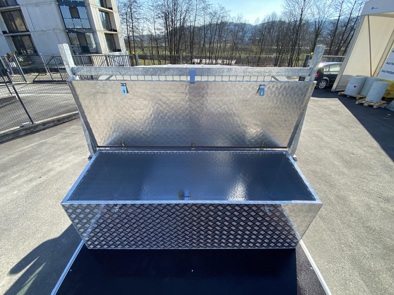 Лизинг на MAN TGE 3.180 DOKA 1+6 3640MM | OFFENE PRITSCHE + ALU KOFFER AUF DER PRITSCHE MAN TGE 3.180 DOKA 1+6 3640MM | OFFENE PRITSCHE + ALU KOFFER AUF DER PRITSCHE: снимка 12