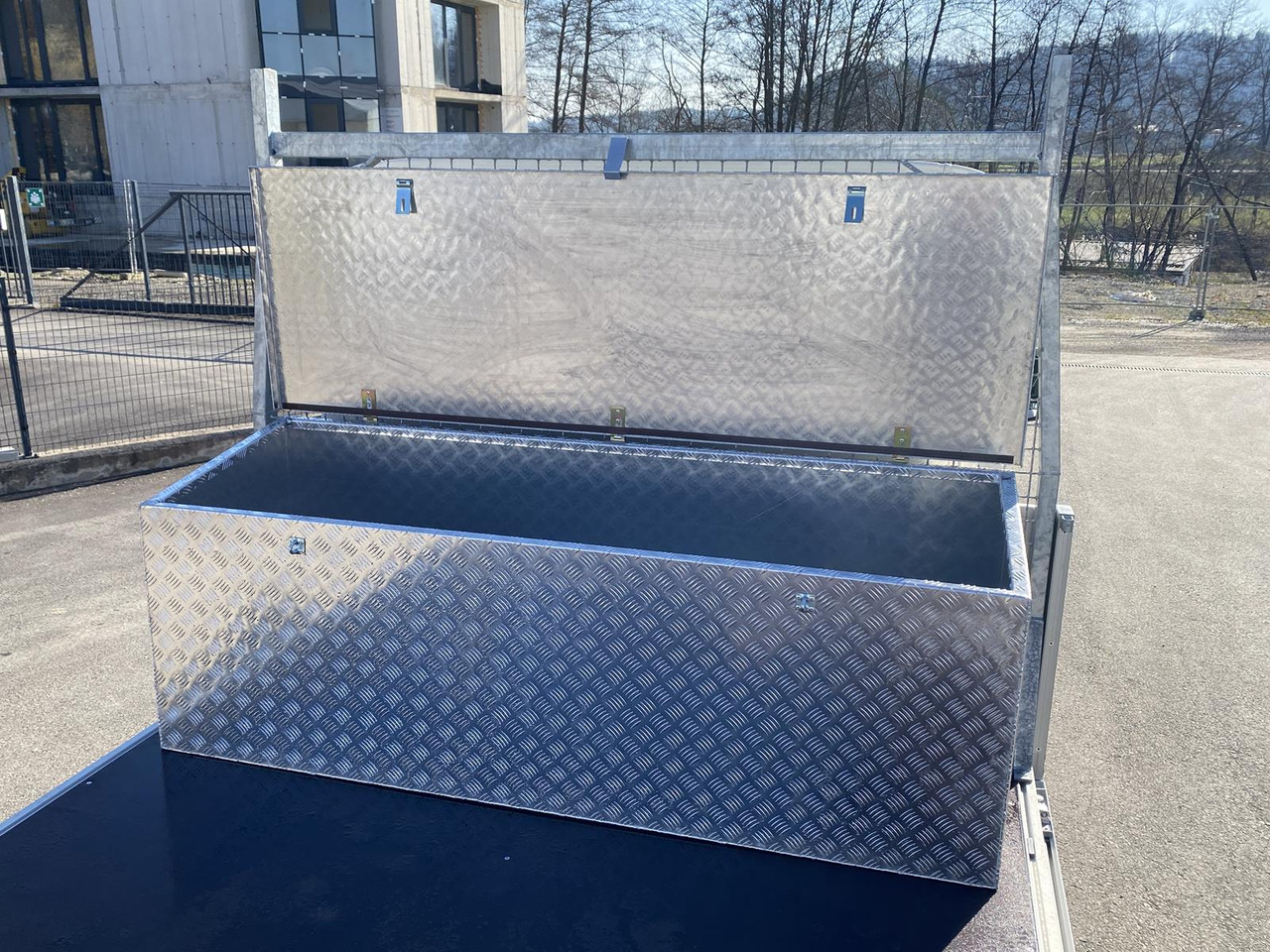 Лизинг на MAN TGE 3.180 DOKA 1+6 3640MM | OFFENE PRITSCHE + ALU KOFFER AUF DER PRITSCHE MAN TGE 3.180 DOKA 1+6 3640MM | OFFENE PRITSCHE + ALU KOFFER AUF DER PRITSCHE: снимка 13