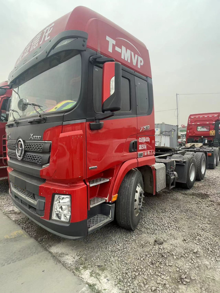Shacman Slightly Used X3000 X5000 (6*4) Semi Truck Head Tractor Head Tipper Head - Влекач: снимка 2 Shacman Slightly Used X3000 X5000 (6*4) Semi Truck Head Tractor Head Tipper Head - Влекач: снимка 2