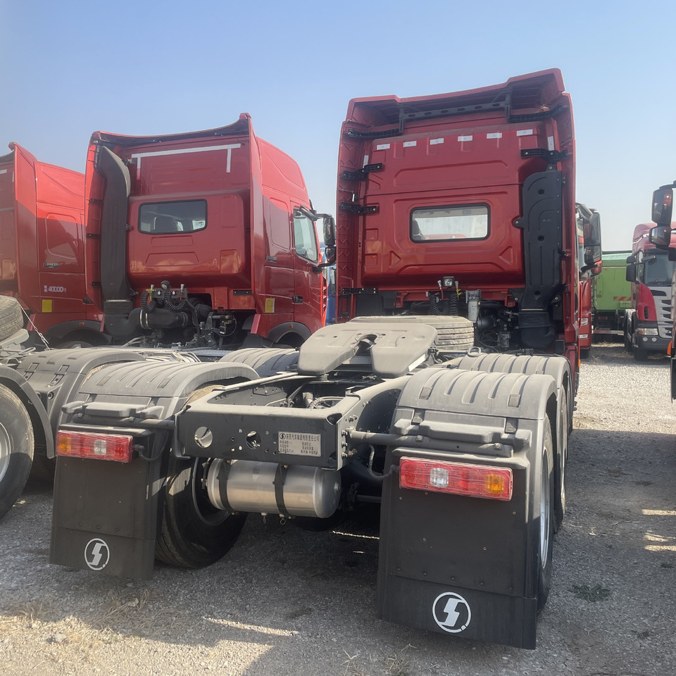 Shacman Slightly Used X3000 X5000 (6*4) Semi Truck Head Tractor Head Tipper Head - Влекач: снимка 5 Shacman Slightly Used X3000 X5000 (6*4) Semi Truck Head Tractor Head Tipper Head - Влекач: снимка 5