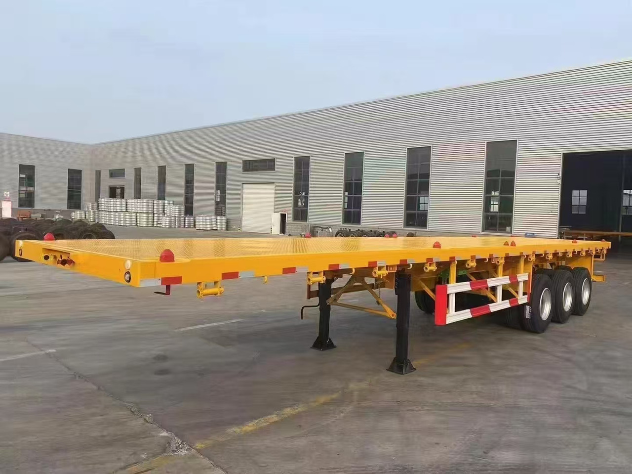 Нови Нискорамна площадка полуремарке ZHICHENG Semi Flat Bed Low Bed in New or Used with 3 Axles 4 Axles: снимка 31