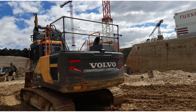 Volvo EC220EL - Верижен багер: снимка 2 Volvo EC220EL - Верижен багер: снимка 2