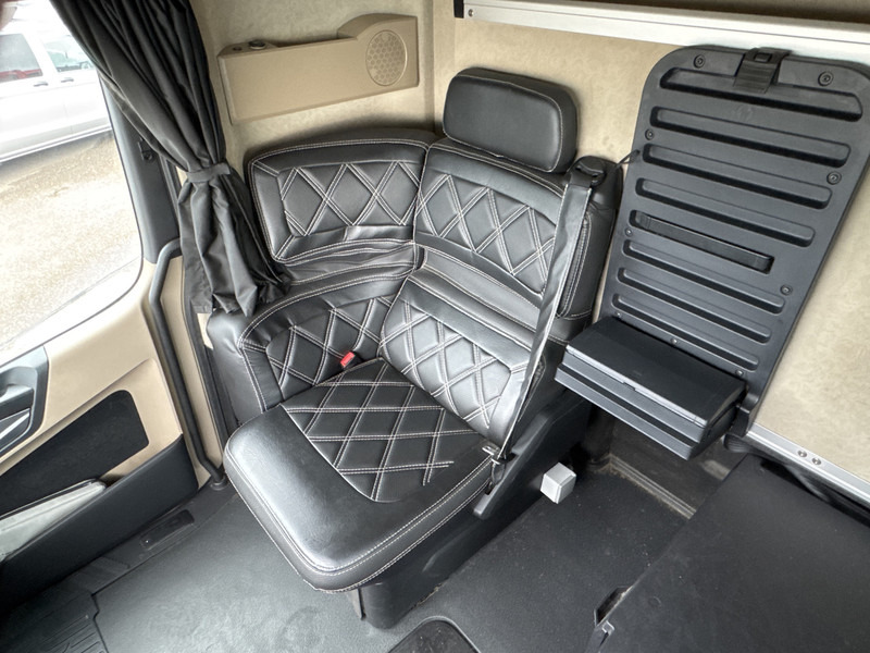 Mercedes-Benz Actros L-Gigaspacecabine 1845 LS Lowliner, Solostar Mirror cams , Leer , Euro 6 - Шаси кабина: снимка 4 Mercedes-Benz Actros L-Gigaspacecabine 1845 LS Lowliner, Solostar Mirror cams , Leer , Euro 6 - Шаси кабина: снимка 4