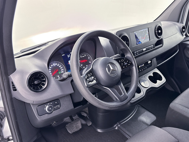 Mercedes-Benz Sprinter 315 1.9 CDI L2H2 Inrichting 220v omvormer Laadlift Navigatie Achteruitrijcamera Inrichting Cruise Control - Товарен бус: снимка 5 Mercedes-Benz Sprinter 315 1.9 CDI L2H2 Inrichting 220v omvormer Laadlift Navigatie Achteruitrijcamera Inrichting Cruise Control - Товарен бус: снимка 5