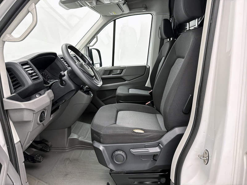 Volkswagen Crafter 35 2.0 TDI L3H3 Navigatie Inrichting Achteruitrijcamera met sensoren Cruise control - Товарен бус: снимка 4 Volkswagen Crafter 35 2.0 TDI L3H3 Navigatie Inrichting Achteruitrijcamera met sensoren Cruise control - Товарен бус: снимка 4