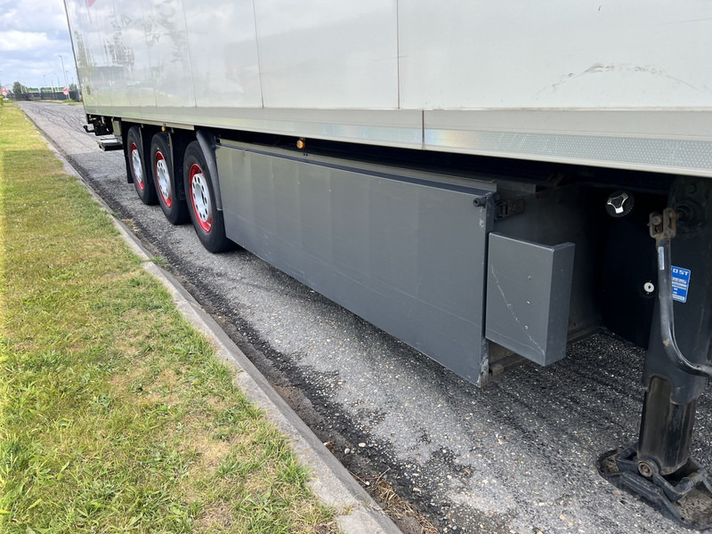 Kögel 3 - assige koeloplegger Carrier vector 1550 - Рефрижератор полуремарке: снимка 4 Kögel 3 - assige koeloplegger Carrier vector 1550 - Рефрижератор полуремарке: снимка 4