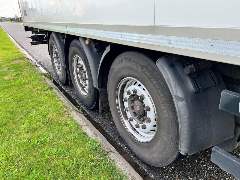 Kögel 3 assige koeloplegger Lift axle / Carrier Vector 1950 - Рефрижератор полуремарке: снимка 4 Kögel 3 assige koeloplegger Lift axle / Carrier Vector 1950 - Рефрижератор полуремарке: снимка 4