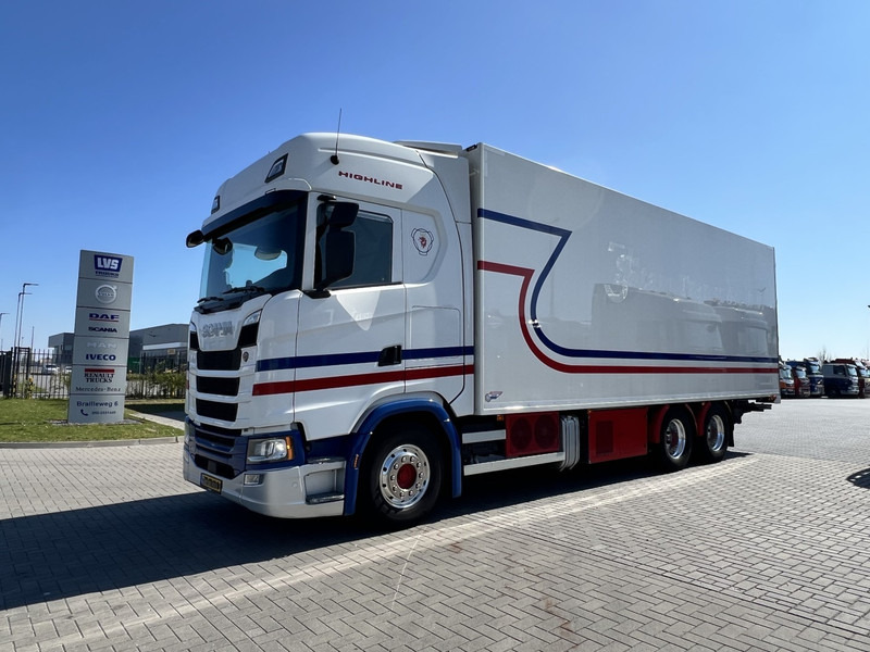 Scania S450 6x2 koelwagen Retarder / Dhollandia / Bloenenmaat - Рефрижератор камион: снимка 1 Scania S450 6x2 koelwagen Retarder / Dhollandia / Bloenenmaat - Рефрижератор камион: снимка 1