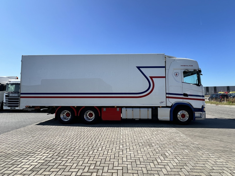 Scania S450 6x2 koelwagen Retarder / Dhollandia / Bloenenmaat - Рефрижератор камион: снимка 4 Scania S450 6x2 koelwagen Retarder / Dhollandia / Bloenenmaat - Рефрижератор камион: снимка 4