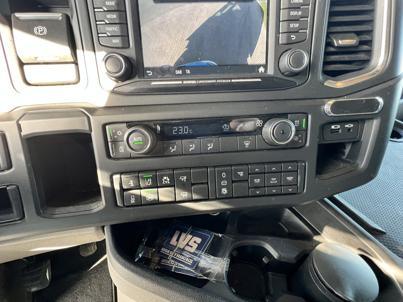 Interior photo 1: Влекач Scania R450 NGS 4x2 Trekker PTO-Prep.  /  LED