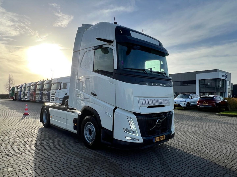 Volvo FH 460 4x2 trekker Aero / Globetrotter XL / Standclima - Влекач: снимка 3 Volvo FH 460 4x2 trekker Aero / Globetrotter XL / Standclima - Влекач: снимка 3