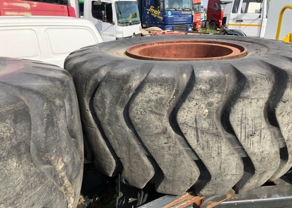 Anvelope Cu 24PR 4 BUC VOLA Incarcator VOLVO KOMATSU JCB - Комплект колела: снимка 1 Anvelope Cu 24PR 4 BUC VOLA Incarcator VOLVO KOMATSU JCB - Комплект колела: снимка 1