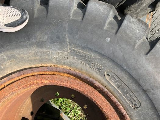 Anvelope Cu 24PR 4 BUC VOLA Incarcator VOLVO KOMATSU JCB - Комплект колела: снимка 4 Anvelope Cu 24PR 4 BUC VOLA Incarcator VOLVO KOMATSU JCB - Комплект колела: снимка 4