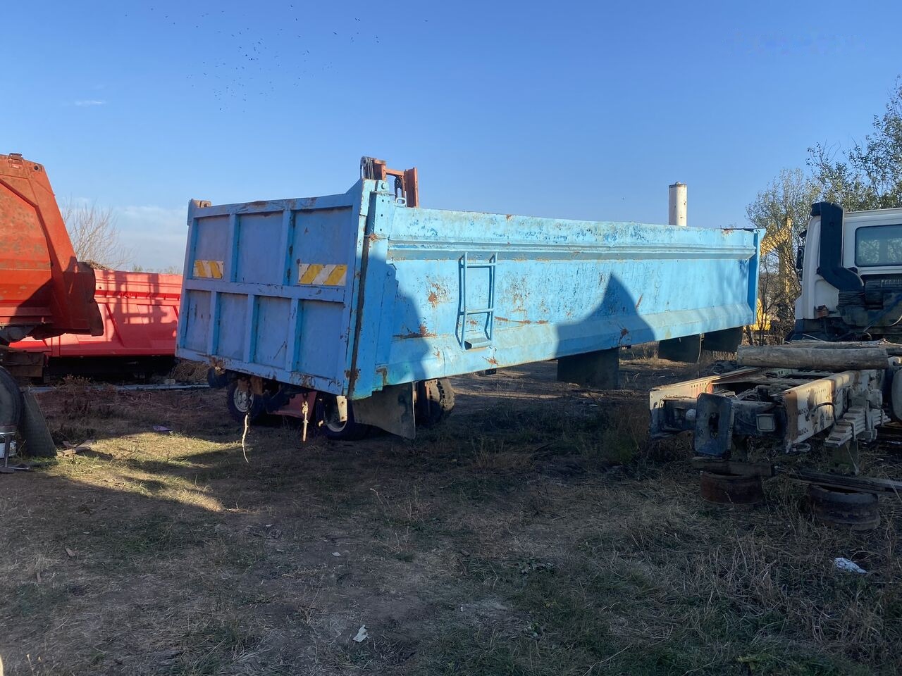 Hyva bena originala DAF 8x4 cu semisasiu si cilindru basculare - Самосвална надстройка: снимка 1 Hyva bena originala DAF 8x4 cu semisasiu si cilindru basculare - Самосвална надстройка: снимка 1